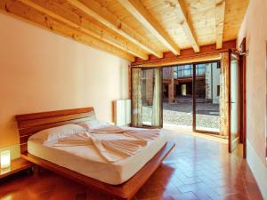 Säng eller sängar i ett rum på Belvilla by OYO Bilo della Cascina