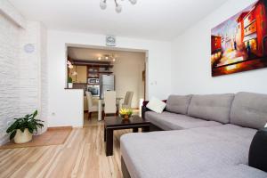Posedenie v ubytovaní Villa with a heated Pool near Split with Magnificent View