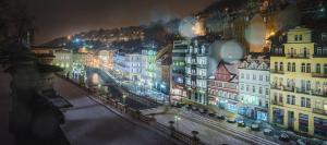 Nespecifikovaný výhled na destinaci Karlovy Vary nebo výhled na město při pohledu z penzionu