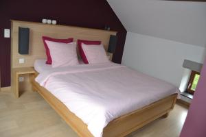 Letto o letti in una camera di B&B L'Echappée Belle Welness Spa et Table d'hôtes
