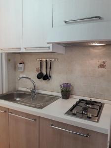 a kitchen with a sink and a stove at Casa del Clown in Trapani