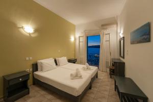 Posteľ alebo postele v izbe v ubytovaní Angeliki Seaside Hotel