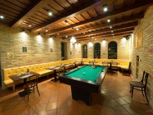 Billiards table sa Hotel Cabernet