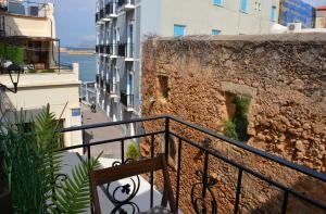 A balcony or terrace at Enetiko Rooms