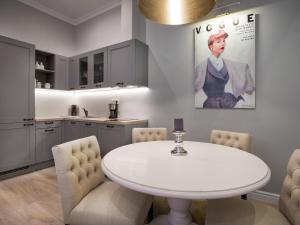 Kuchyň nebo kuchyňský kout v ubytování Tailor Two-Bedroom Suite