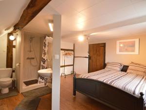 a bedroom with a bed and a bathroom at Charming cottage near famous Francorchamps in Francorchamps