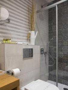 Koupelna v ubytování Tailor Two-Bedroom Suite