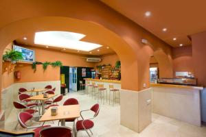 a restaurant with tables and chairs and a bar at Los Helechos in Sanlúcar de Barrameda