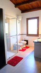 Koupelna v ubytování La Baia Casa Vacanze + 29 fotografií
