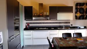 Kuchyň nebo kuchyňský kout v ubytování La Baia Casa Vacanze