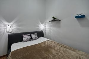ブダペストにあるParliament Apartmentのベッドルーム1室(枕2つ付)