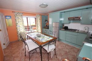 Kuchyňa alebo kuchynka v ubytovaní Casa Julia Finca Montimar
