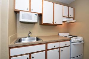 Nhà bếp/bếp nhỏ tại Extended Stay America Suites - Macon - North