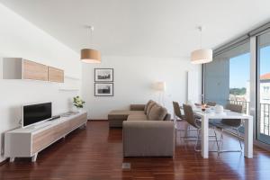 Gallery image of LovelyStay - Casas Brancas - Modern Apartment with Balcony & free private parking in Porto