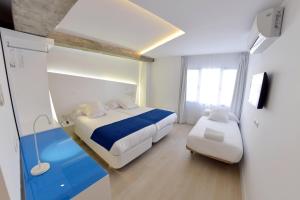 Posteľ alebo postele v izbe v ubytovaní Atarazanas Málaga Boutique Hotel