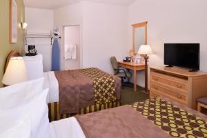 Postel nebo postele na pokoji v ubytování Americas Best Value Inn Los Banos
