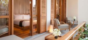 Avani+ Luang Prabang Hotel客房内的一张或多张床位