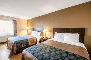 a hotel room with two beds and a window at Econo Lodge Hagerstown I-81 in Hagerstown +20 photos