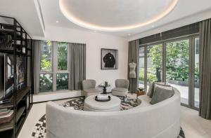 Ascott Orchard Singapore的电视和/或娱乐中心