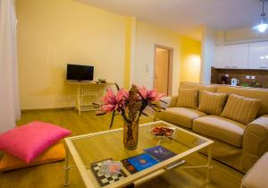 A television and/or entertainment centre at Oikia Preveza