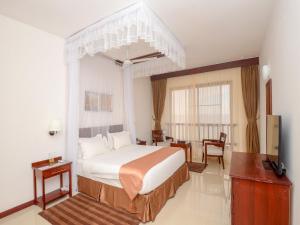 Katil atau katil-katil dalam bilik di Raphael's Hotel +28 gambar