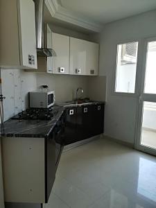 Kuhinja oz. manjša kuhinja v nastanitvi luxury family apartment in ain Zaghouan nord