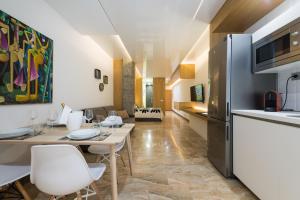 Kuchyň nebo kuchyňský kout v ubytování Suites Garden Loft Andy Warhol