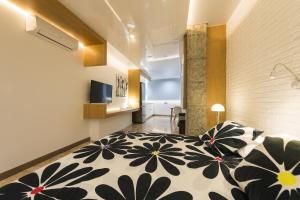 Postel nebo postele na pokoji v ubytování Suites Garden Loft Andy Warhol