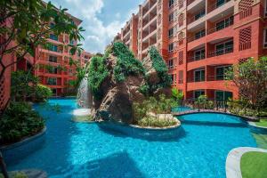 a water slide in the middle of a building at 7Seas in Jomtien Beach