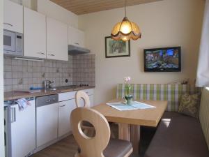 Kuchyň nebo kuchyňský kout v ubytování Appartementhaus Sennhüttn