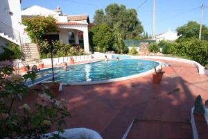 A piscina localizada em Monte Dos Netos ou nos arredores