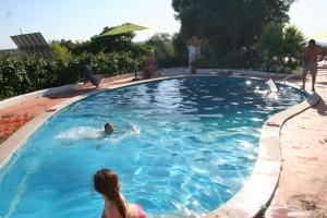 A piscina localizada em Monte Dos Netos ou nos arredores