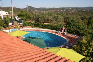 A piscina localizada em Monte Dos Netos ou nos arredores