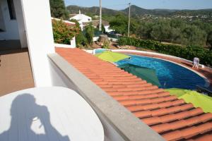 A piscina localizada em Monte Dos Netos ou nos arredores