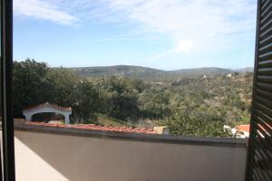 Uma vista da montanha tirada da casa de temporada 