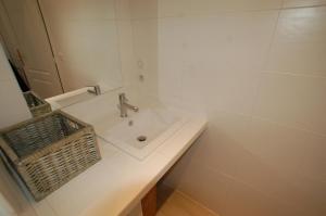 Kylpyhuone majoituspaikassa Appartement La Tour