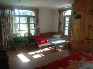 Rúm í herbergi á Orchards House - The Hidden Tribe