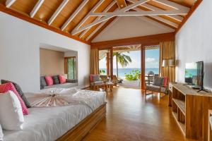 TV a/nebo společenská místnost v ubytování Kudafushi Resort & Spa