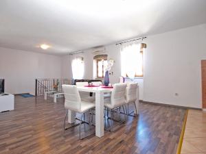 Zdjęcie z galerii obiektu Holiday Home Roberto 1277 w mieście Vranići