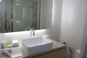 Koupelna v ubytování Charoen Hotel
