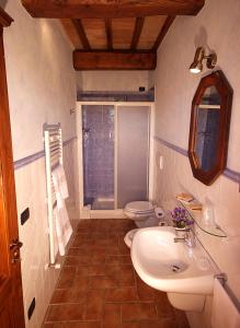 Kylpyhuone majoituspaikassa Antico Borgo Il Cardino