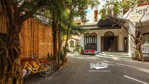 a group of bikes parked next to a building at Yesterday Hotel in Chiang Mai