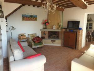 a living room with a couch and a fireplace at La casina delle rondini in Corsanico-Bargecchia