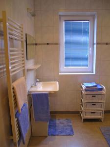 Et badeværelse på Apartment Großvenedigerblick