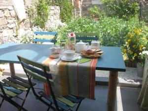 a blue table with a tea set on it at Verdemare e Verdementa in Portovenere