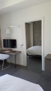 A bed or beds in a room at Hotel & Resort Le Colombare