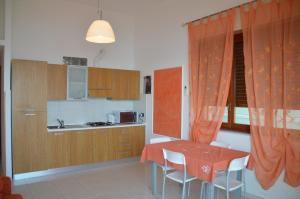 Kuchnia lub aneks kuchenny w obiekcie Riva Beach Apartment