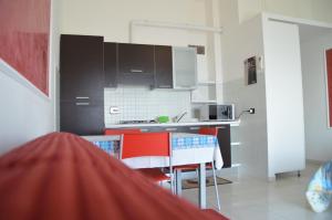 Kuchnia lub aneks kuchenny w obiekcie Riva Beach Apartment