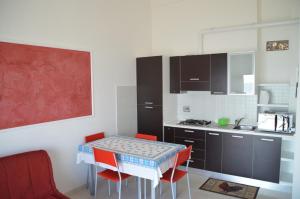 Kuchnia lub aneks kuchenny w obiekcie Riva Beach Apartment