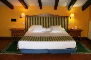 Postel nebo postele na pokoji v ubytování Hotel Palacio Obispo